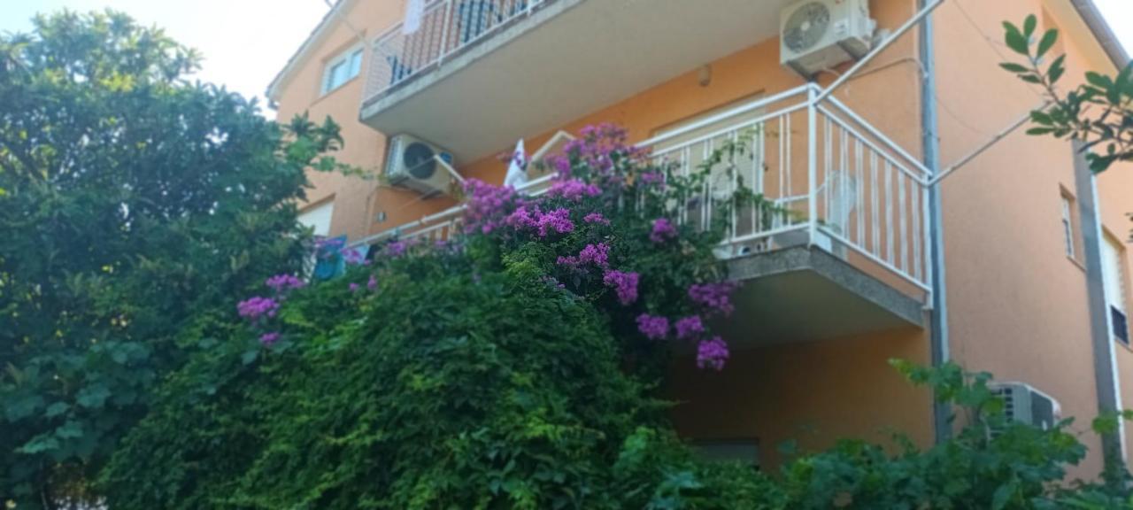 Apartments Bilo Near Primošten Eksteriør billede