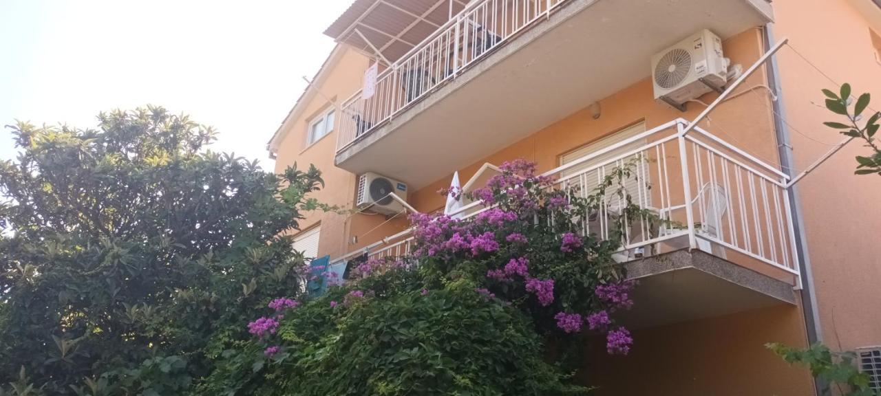 Apartments Bilo Near Primošten Eksteriør billede