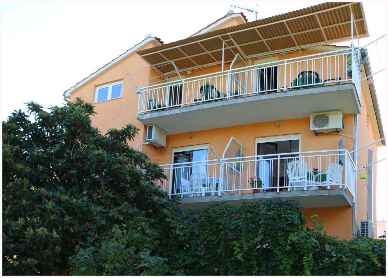 Apartments Bilo Near Primošten Eksteriør billede